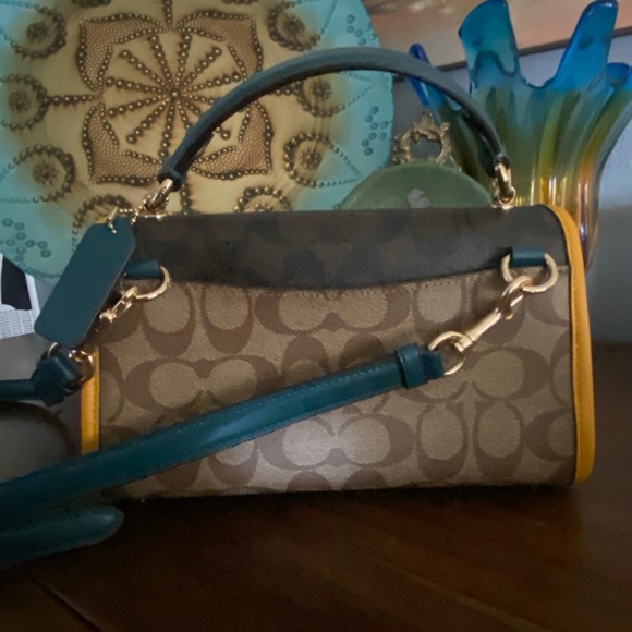 Coach mini - Picture 3 of 3